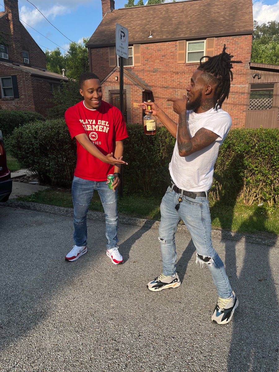 Freaky_Russ's tweet image. Lil cuddy really a doctor 💪🏾👨🏽‍⚕️