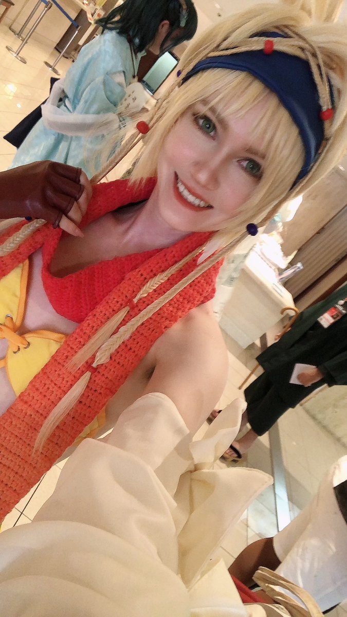 Arrived home safely in Sweden after Japan trip! Time to sleep for 10 years... dreaming of when I can have a shoot as Rikku 😴