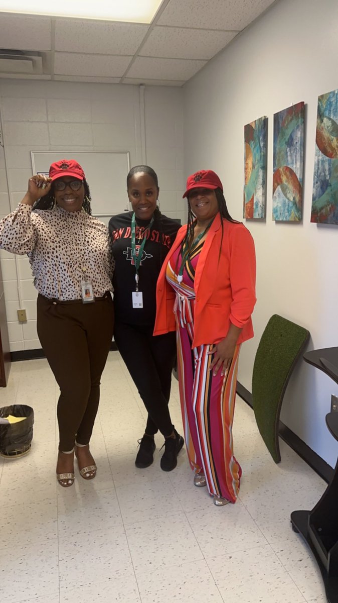 Being the District support w/ Lisa for the 1st few days of school at #BrookviewES was a blast &amp; success! <a href="/AP__Berry/">Eboni Berry</a> &amp; the attendance/transportation team were perfect! Thank you for the awesome customer service &amp; BES Swag!
@BESPandaWallace <a href="/CherisseCamp/">Cherisse Campbell, Ed.D</a> @MaribelbellEds <a href="/IrisIMTSS/">Iris Im</a>