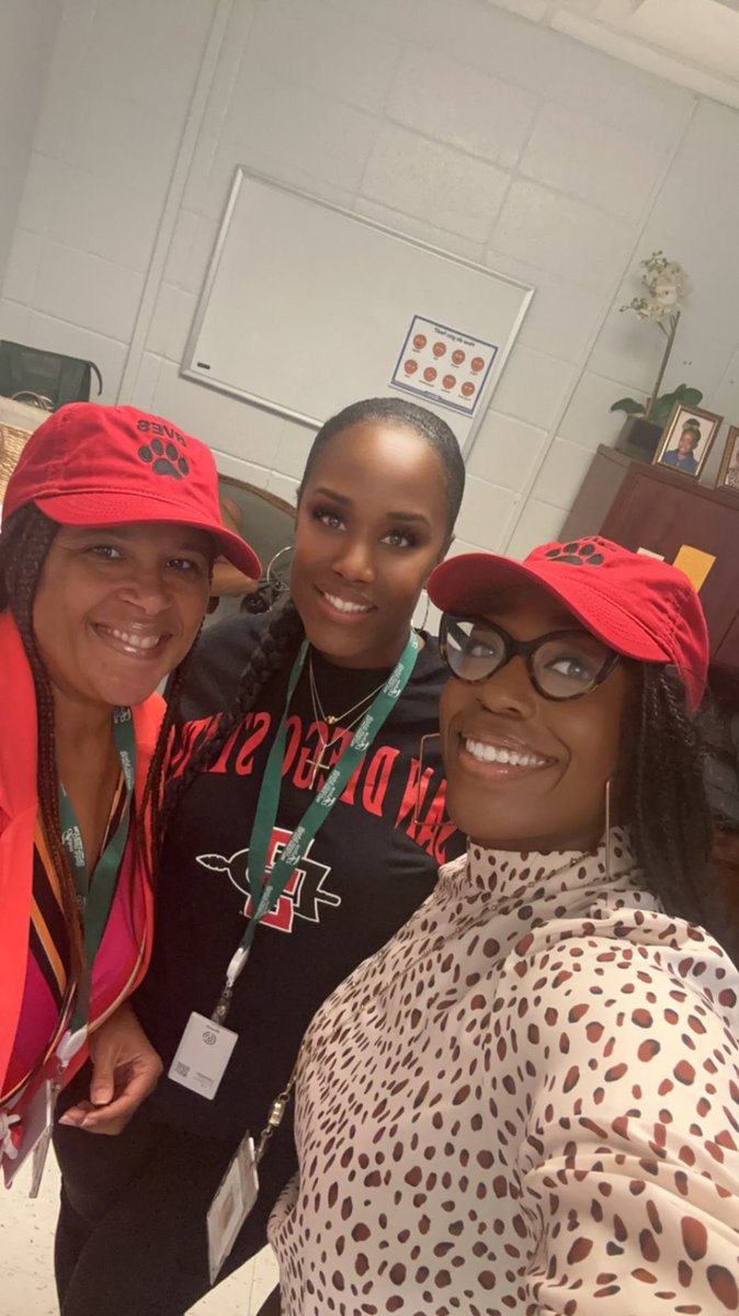 Dr_Benefield's tweet photo. Being the District support w/ Lisa for the 1st few days of school at #BrookviewES was a blast & success! @AP__Berry & the attendance/transportation team were perfect! Thank you for the awesome customer service & BES Swag!
@BESPandaWallace @CherisseCamp @MaribelbellEds @IrisIMTSS https://t.co/5k6BrXIiz4