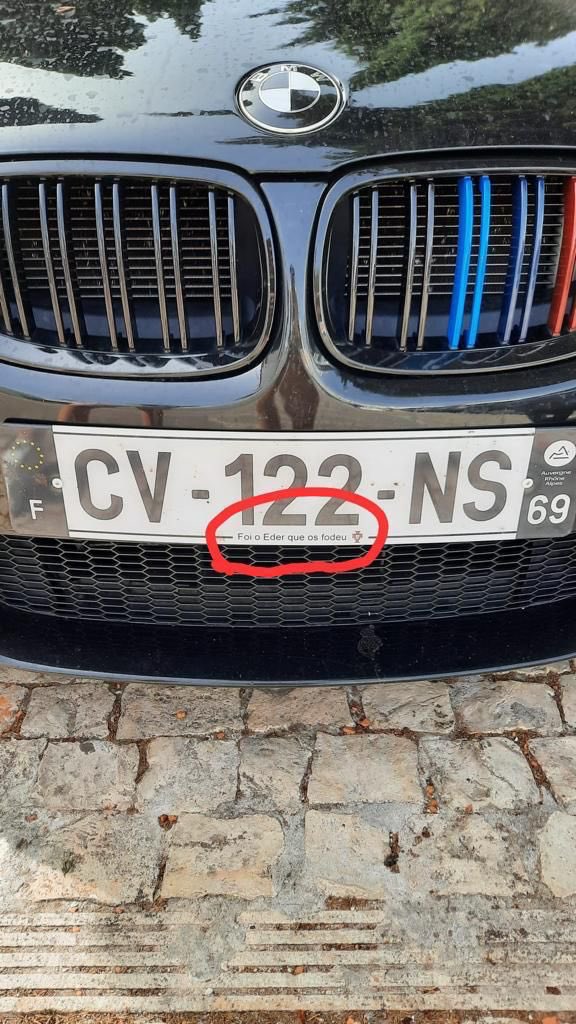 Carro de emigrante português em França 🇫🇷 Ampliar 😂😂😂👇👇