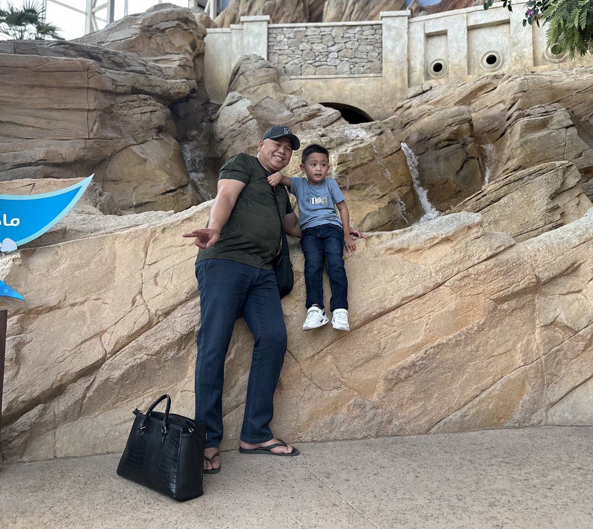 BisdakV's tweet photo. Enjoying our weekend celebrating our kiddo’s 5th birthday where else but in the world’s largest aquarium- SeaWorld Abu Dhabi. 

#life #love #hope #family #AbuDhabi #UAE #weekendbonding https://t.co/sTCluL3hZb