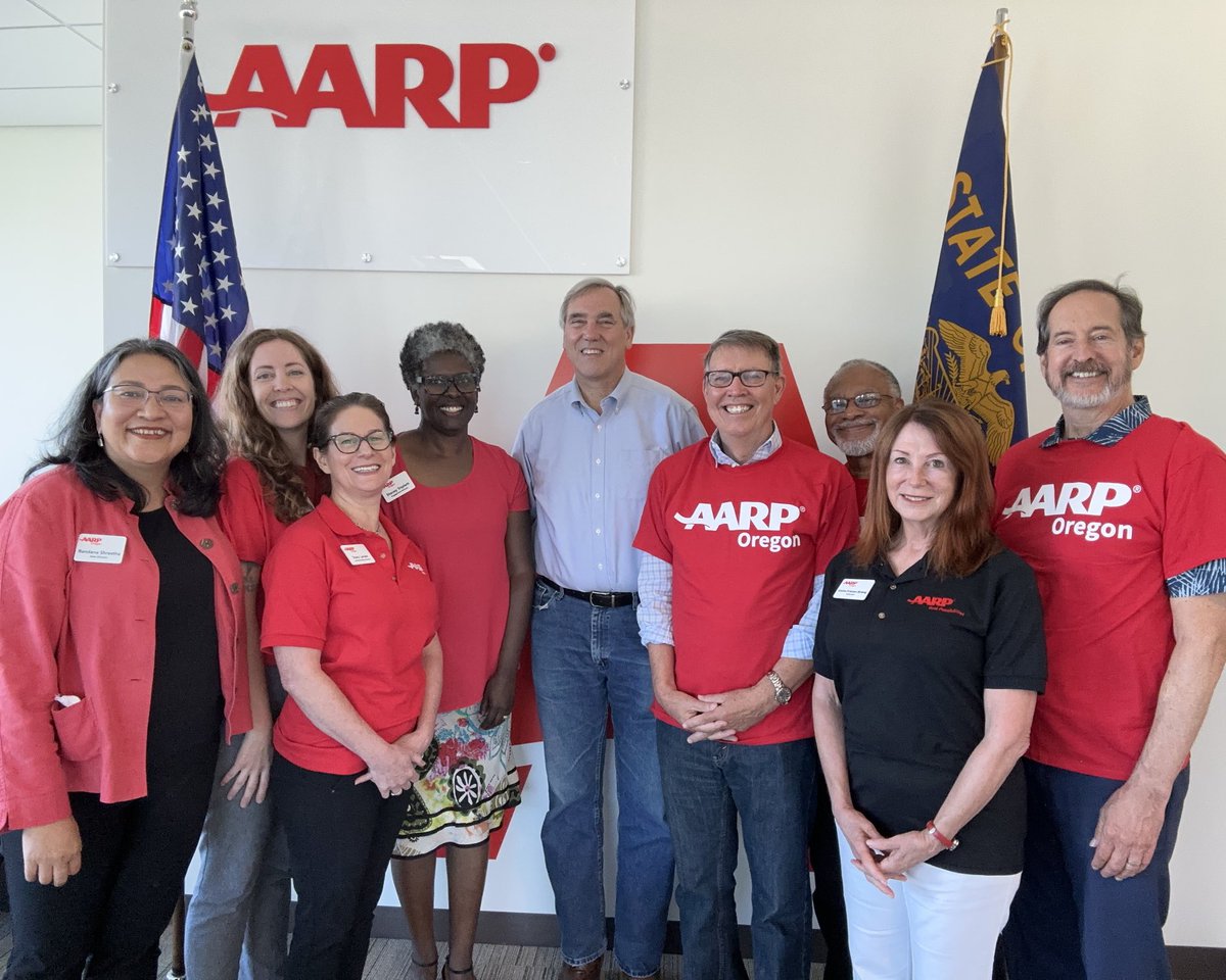 Thank you ⁦⁦<a href="/SenJeffMerkley/">Senator Jeff Merkley</a>⁩ for meeting with us to talk about issues that matter to Oregonians 50+! #AARPAdvocatesNationwide #caregiving #familycaregivers #SocialSecurity #financialresilience #agefriendlyoregon #orpol <a href="/AARPadvocates/">AARP Advocates</a>