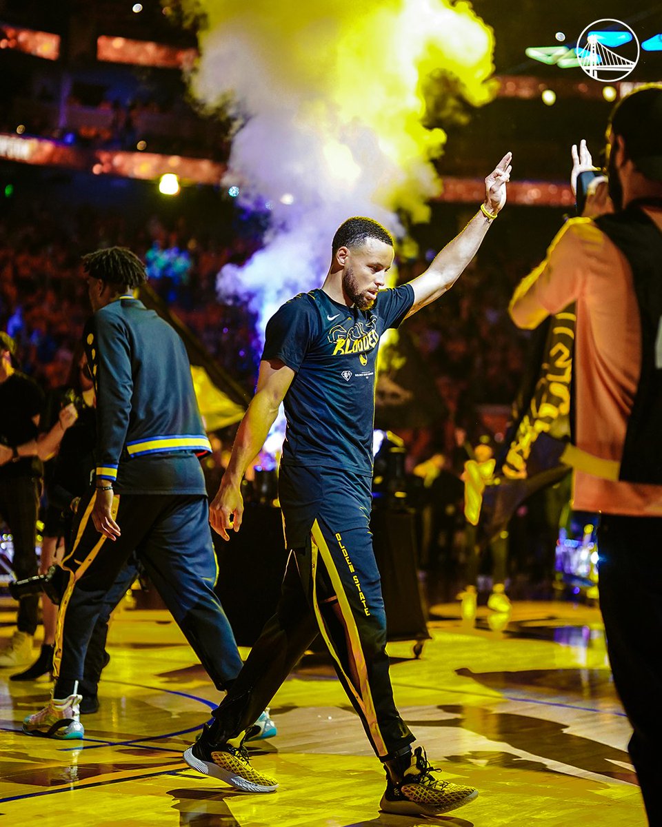 warriors's tweet photo. Looking forward to game days again how 'bout you? https://t.co/3bO6JAnTyp