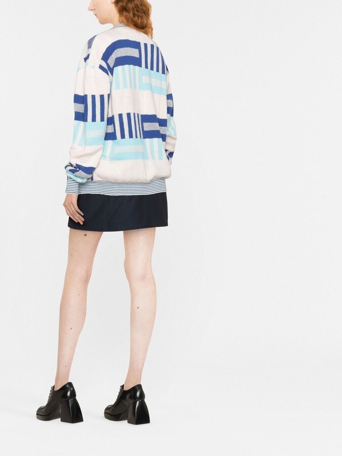 revirginizedfm's tweet photo. Look familiar? Vivienne Westwoods Blue Rug V Neck Cardigan✨ Worn by Carrie S2 Ep:8 🤍 

#AJLT #satc #sexandthecity #AndJustLikeThat #fashion #viviennewestwood https://t.co/IyEAEKudTC