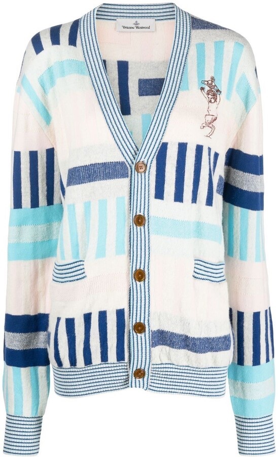 revirginizedfm's tweet photo. Look familiar? Vivienne Westwoods Blue Rug V Neck Cardigan✨ Worn by Carrie S2 Ep:8 🤍 

#AJLT #satc #sexandthecity #AndJustLikeThat #fashion #viviennewestwood https://t.co/IyEAEKudTC