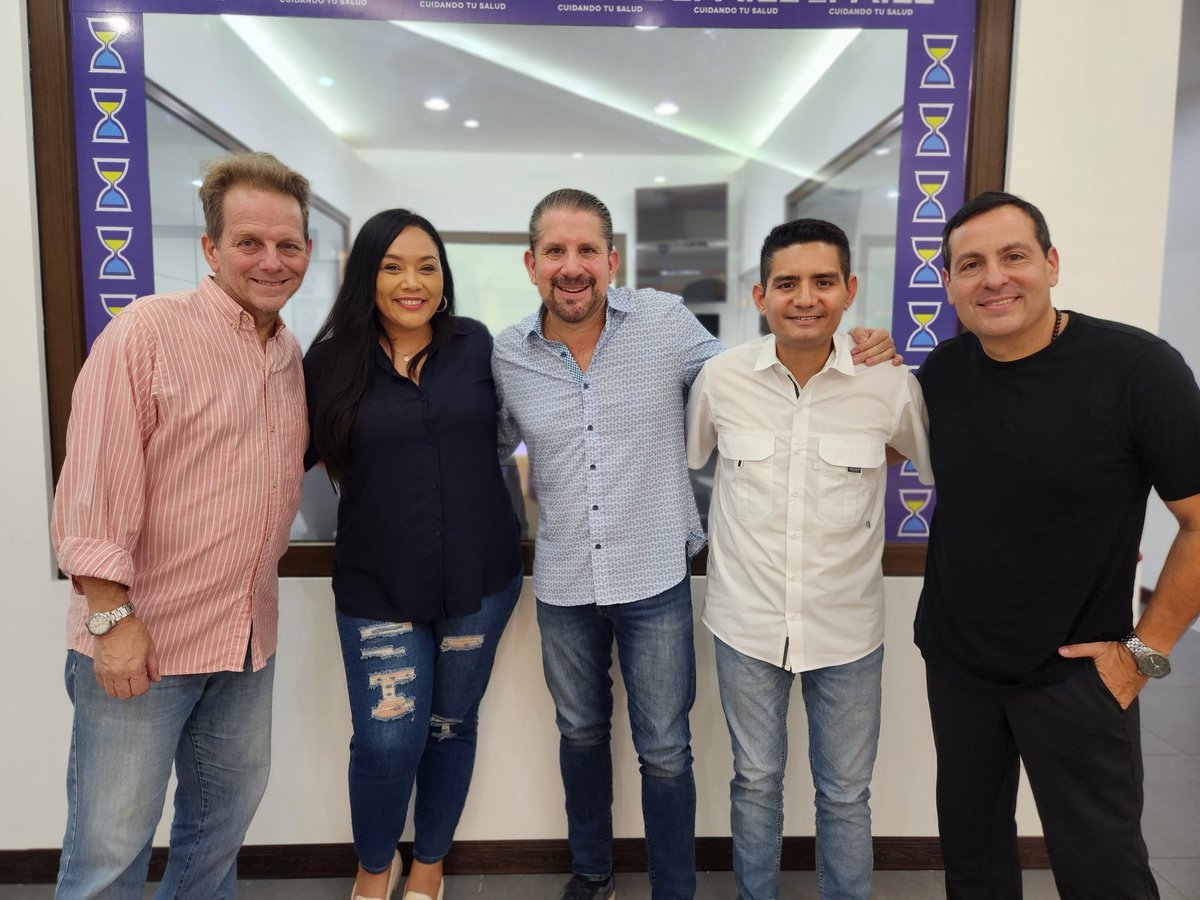 Gracias  <a href="/RucksDelBo/">Daniel Rucks</a> y <a href="/ParkermusicSV/">Gerardo Parker</a> por acompañarnos 🎧📻