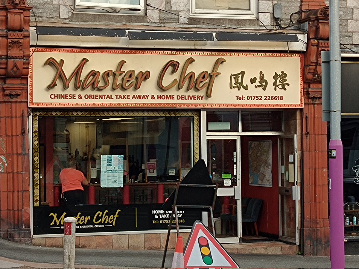 aceplym's tweet photo. "Master Chef, you mind telling me what you're doing with that crispy chilli beef?"
"Sir, finishing this delivery" https://t.co/0YF5ZbATKB