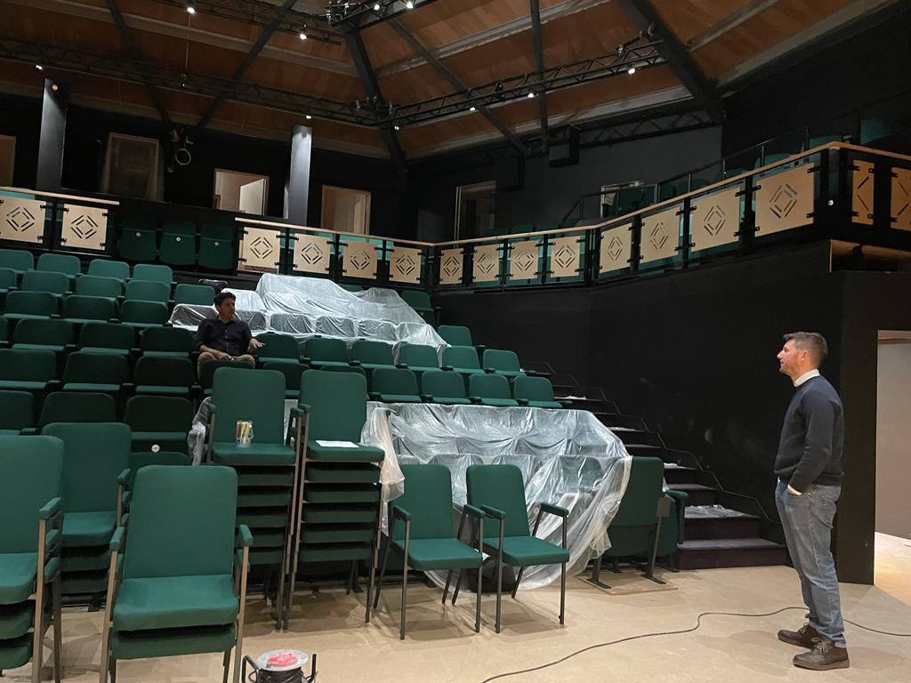 HuwMerriman's tweet photo. #summerrailtour to Staffordshire. In Stone, I dropped into @CrownWharf theatre, which is nearly complete. Thanks to Trustee Leo Capernaros and Cllr Jill Hood for showing me around the complex. Part-funded by HS2 in recognition of the impact on the local community https://t.co/qADXQKRcmg