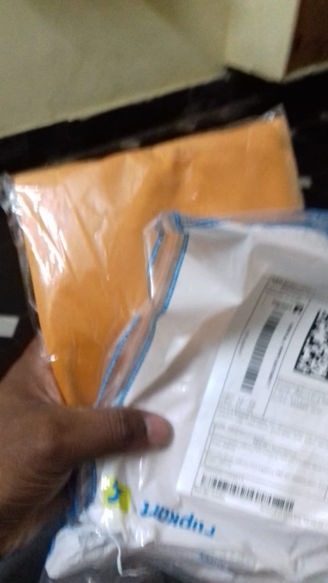 mallelavja's tweet image. Different colour delivered with missing item @shopsy_app @flipkartsupport @Flipkart product has no return policy #Cheaptricks
#Flipkart