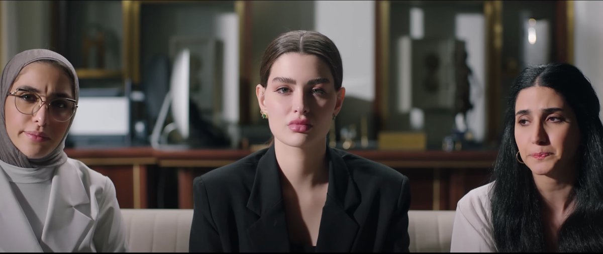 مسلسل #ذهبت_مع_الماء 🇰🇼 
 
مستوحى من الرواية "وسمية تخرج من البحر " للروائية ليلى العثمان 
 
مسلسل جداً رائع ومتكامل من حيث انتقال الاجيال وقسوة المجتمع أمام العادات والتقاليد في ظل مجتمع يحكمه الطوائف الدينية، الجميل جرأة وواقعية المواضيع المتناولة، ناهيك عن الاخراج الممتاز.🔥