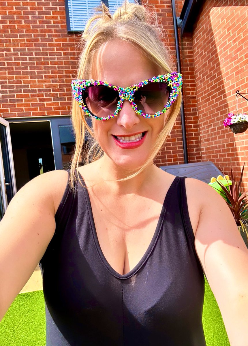 Got new funky glasses made up with 100s and 1000s sprinkles!

😎😎😎

#saturdayvibes #saturdayselfie #summer #weekendishere