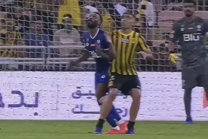 ittiaziz_'s tweet photo. ظلمتني في كاس الملك = خسرت نهائي اسيا 

ظلمتني في العربية = تخسر النهائي و مطرود منهم لاعب 

الظلم لا يدوم يا هلالي ، الدنيا دوارة ✅

انا سعيد 💛 https://t.co/FH0woeL2eX