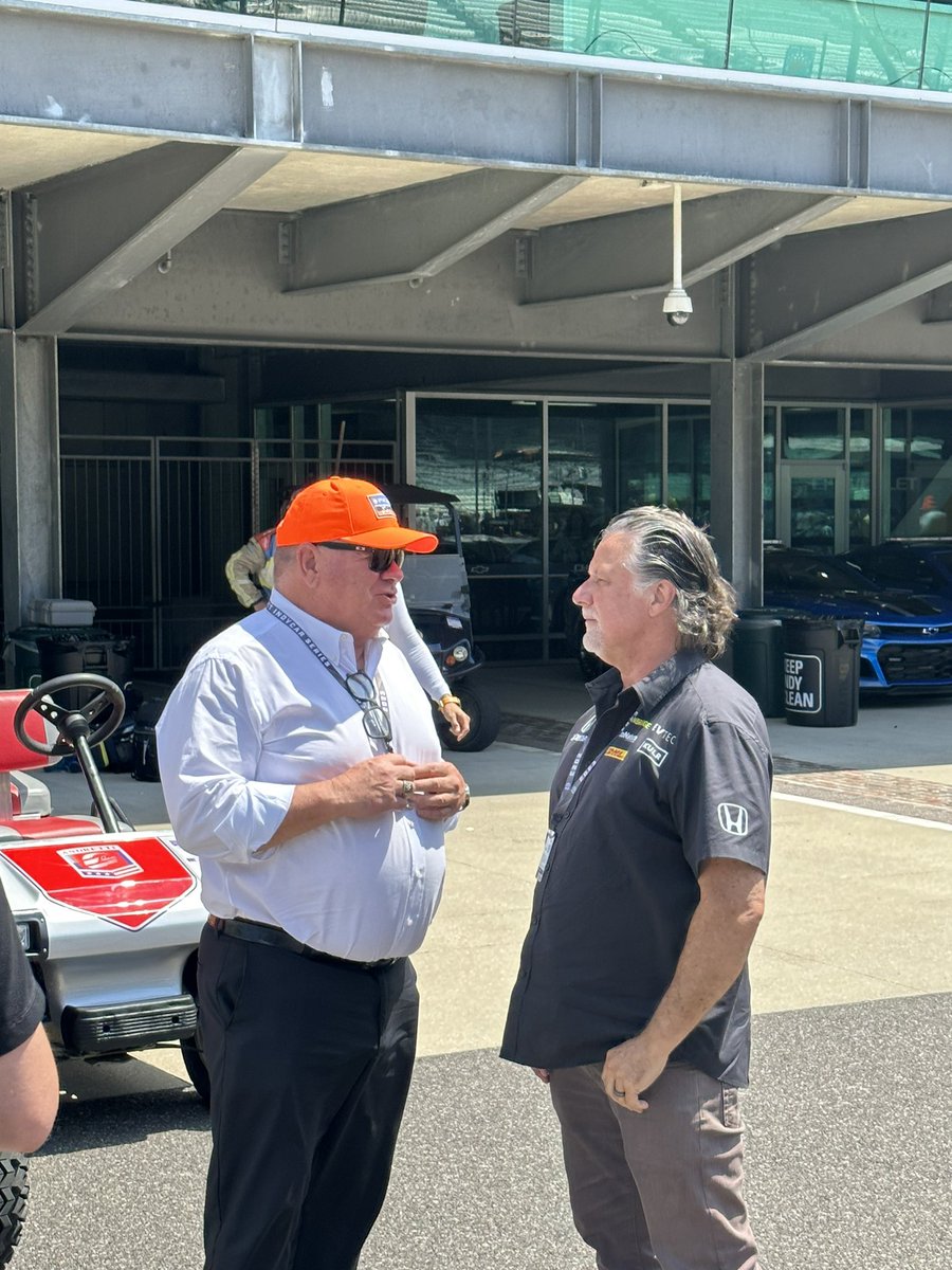 What would these guys be talking about? 🤔

#GallagherGP #INDYCAR