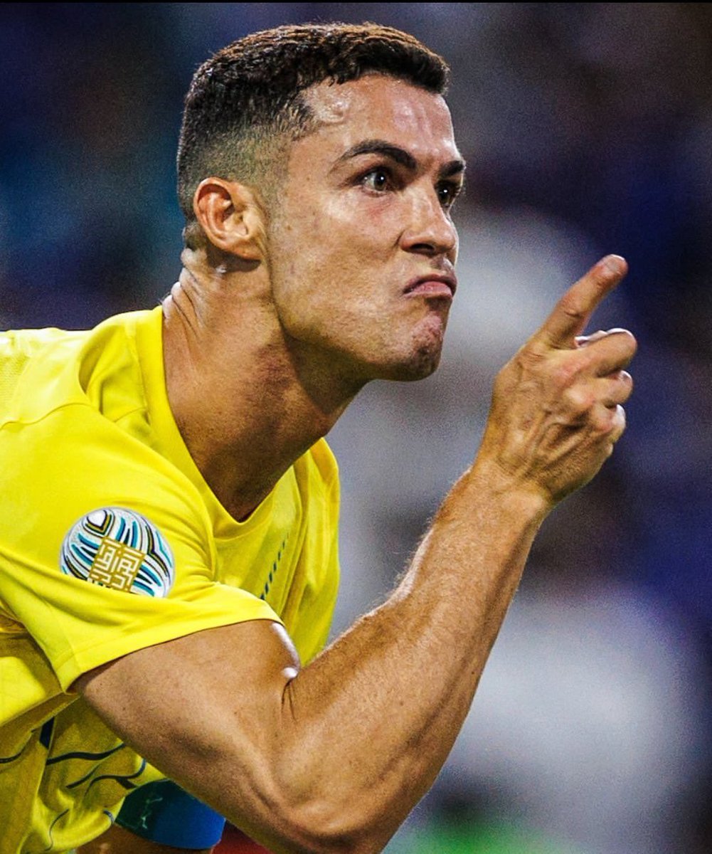 harrysrangal7's tweet photo. He’s the GOAT 🐐 
If you’re are #CR7 fan, you can’t scroll without liking this. 

#CristianoRonaldo https://t.co/XW1NZfIvuZ