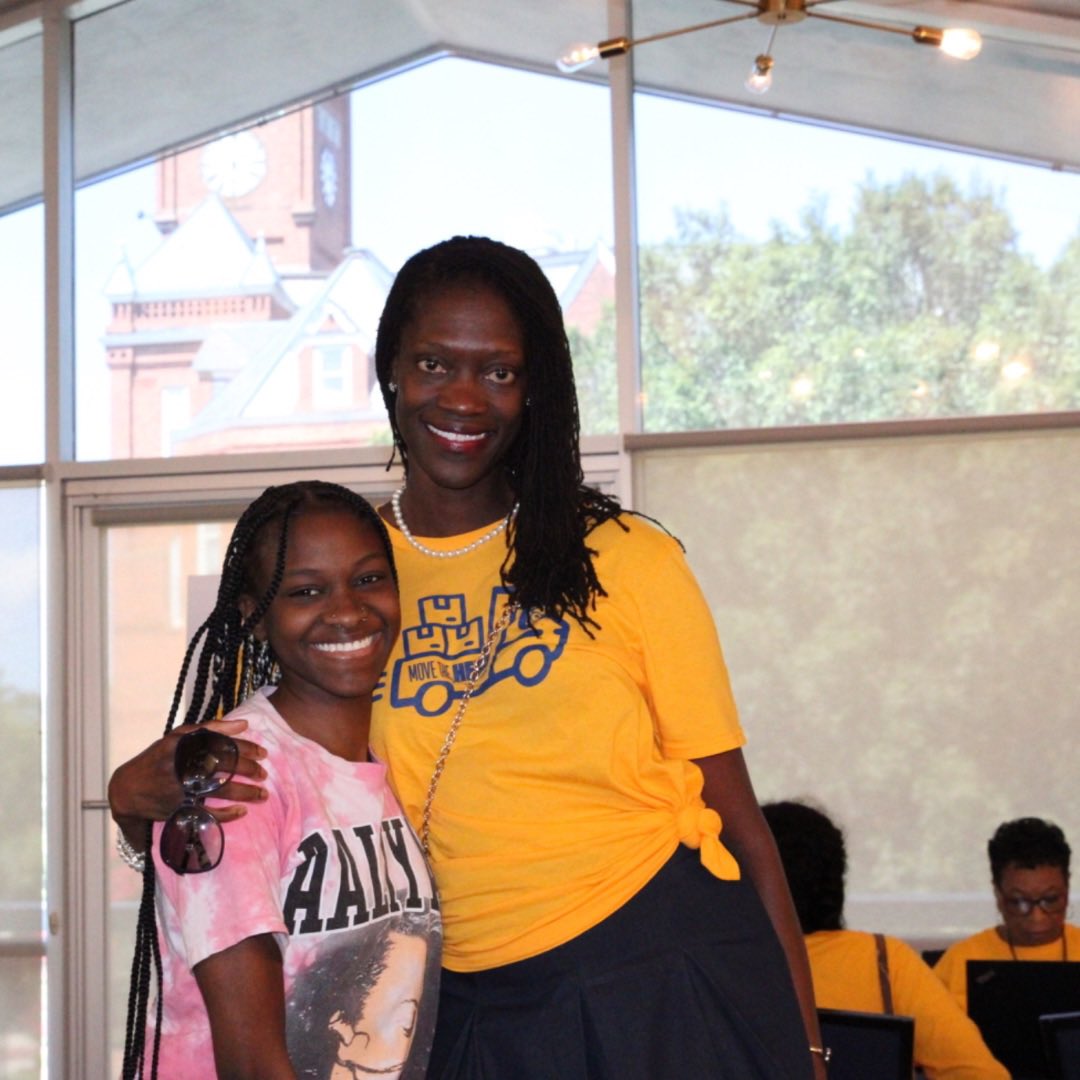 JCSUniversity's tweet photo. #JCSU President @ValerieKinloch was on the scene  this Saturday for the Golden Bull Acaademy, meeting incoming students, families and staff!  We are so excited for the start of the Fall Semester https://t.co/EPW1x97pbO