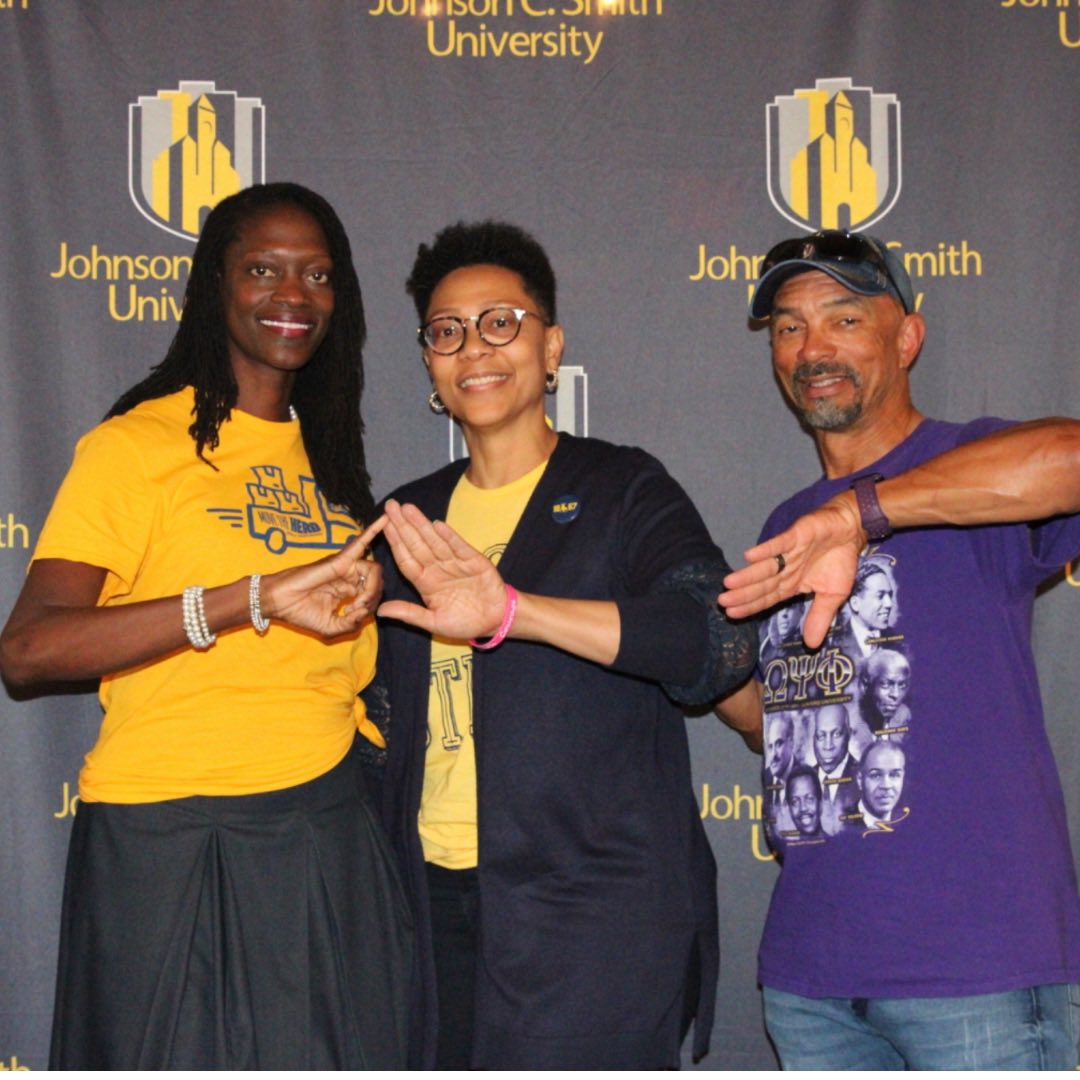 JCSUniversity's tweet photo. #JCSU President @ValerieKinloch was on the scene  this Saturday for the Golden Bull Acaademy, meeting incoming students, families and staff!  We are so excited for the start of the Fall Semester https://t.co/EPW1x97pbO