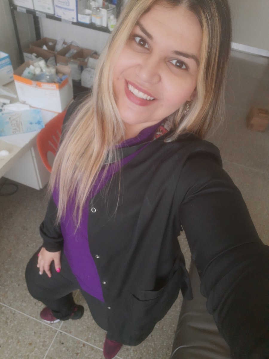 Dramariacorona's tweet photo. De esas guardias que te dejan como un zombie 🙈 jajaja 

Feliz sábado a todos y por favor no manejen sin casco las motos 💜 https://t.co/XNpCbAxJLt