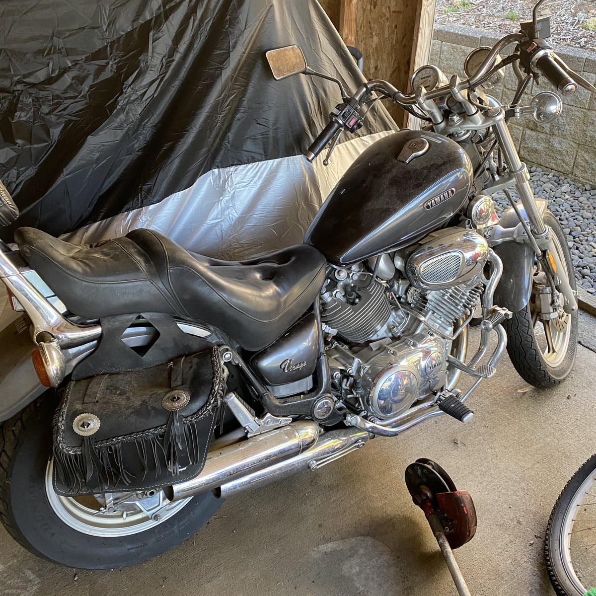 osaka_a_'s tweet photo. I got a motorcycle yesterday. 90s virago for very cheap. Sat for like a year so the battery is dead and needs to be charged. Was told it runs but iunno yet as my dad brought it home in a trailer. If you wonder where I’ve been dw this is where I’ll be lol https://t.co/bIIvS36TKc