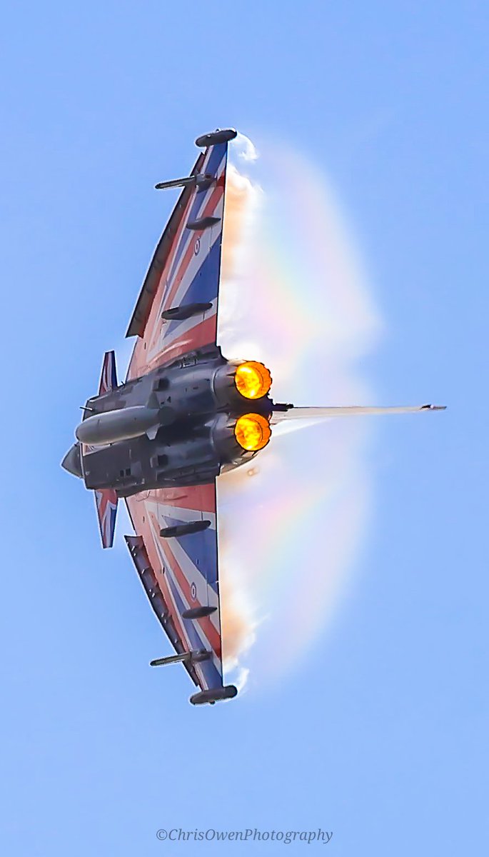 cwo1983's tweet photo. @rafredarrows @RAFTyphoonTeam a great day once the rain stopped, perfect for a fluffy phoon, the Reds amazing as ever!! 📸🏴 @visitBlackpool #BlackpoolAirShow23 #RedArrows #Phoon #photography #avgeek #aviation https://t.co/2IdRhsqWoY
