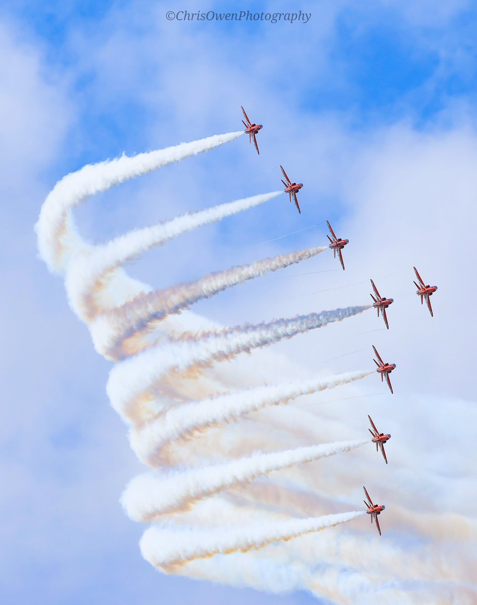 cwo1983's tweet photo. @rafredarrows @RAFTyphoonTeam a great day once the rain stopped, perfect for a fluffy phoon, the Reds amazing as ever!! 📸🏴 @visitBlackpool #BlackpoolAirShow23 #RedArrows #Phoon #photography #avgeek #aviation https://t.co/2IdRhsqWoY
