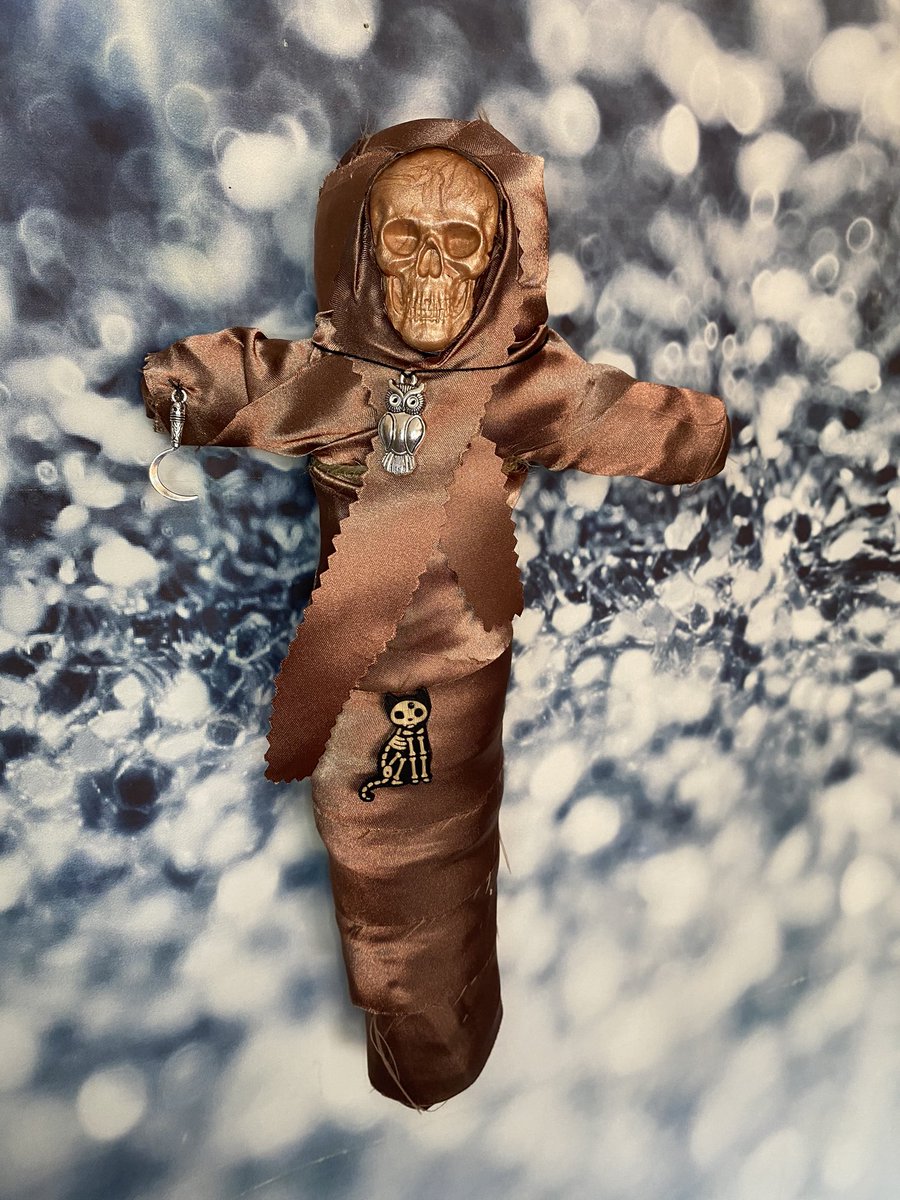 New brown #santamuerte altar doll I made. She works with magick pertaining to pets and family. Find out about her more on my website. #uglyshyla 

uglyshyla.bigcartel.com