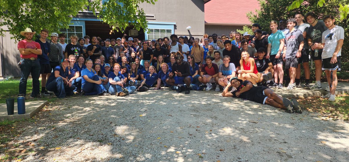 SMWCFB's tweet photo. Huge thank you to the Equestrian team for providing us with an awesome day!! Also, thank you to sophomore DB Austin Petrillo’s grandparents for a fantastic meal after! 

#OneWoods #PomeroyPride🐎 https://t.co/ykDG77CfzI