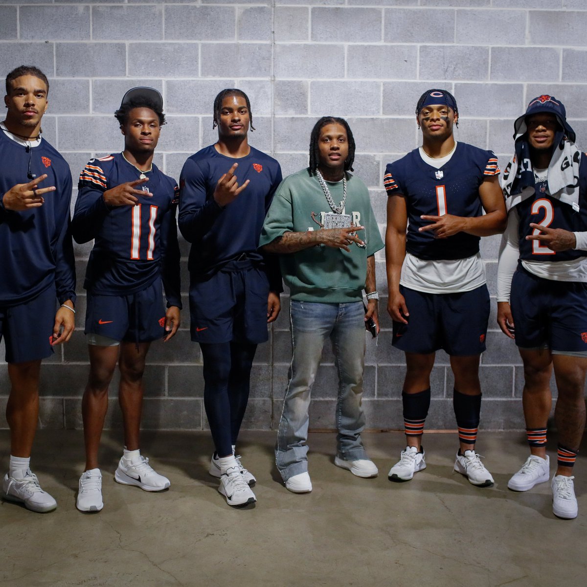 ChicagoBears's tweet photo. Name this album https://t.co/B3hwYikdoM