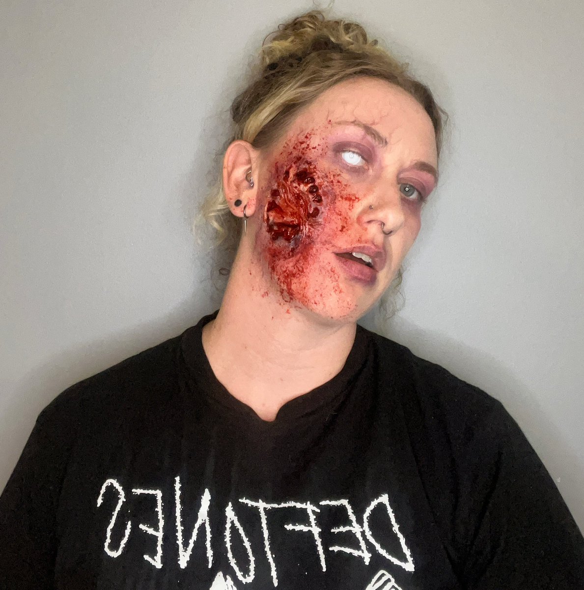 breemary_'s tweet photo. 🩸bitten🩸
@mehronmakeup @CurstKosmetics
#zombiebite #makeupartist #makeup #zombiemakeup #mua #sfxmakeup https://t.co/R3Nii5c3Eq