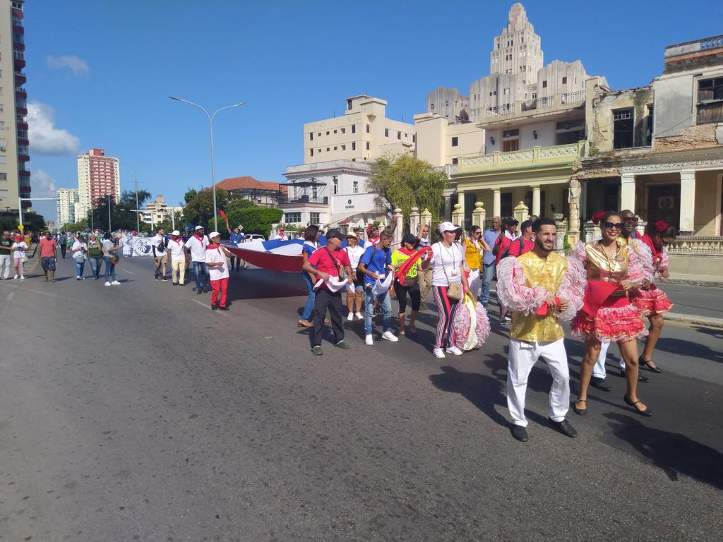 Hoy inauguramos el Festival Nacional de Artistas Aficionados. A la guerra cultural se responde con cultura. A la colonización cultural se responde con cultura. Esa divisa martiana y fidelista que nos trajo hasta aquí, sigue viva en la política cultural de la Revolución Cubana.