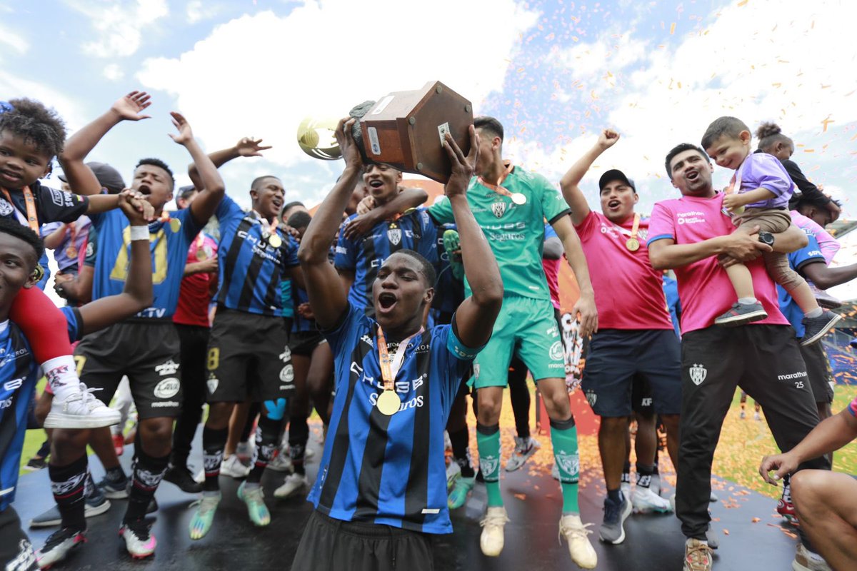 IDV_EC's tweet photo. Campeones 🏆🫶 #CopaTangoMDM https://t.co/0h62gNeeCl