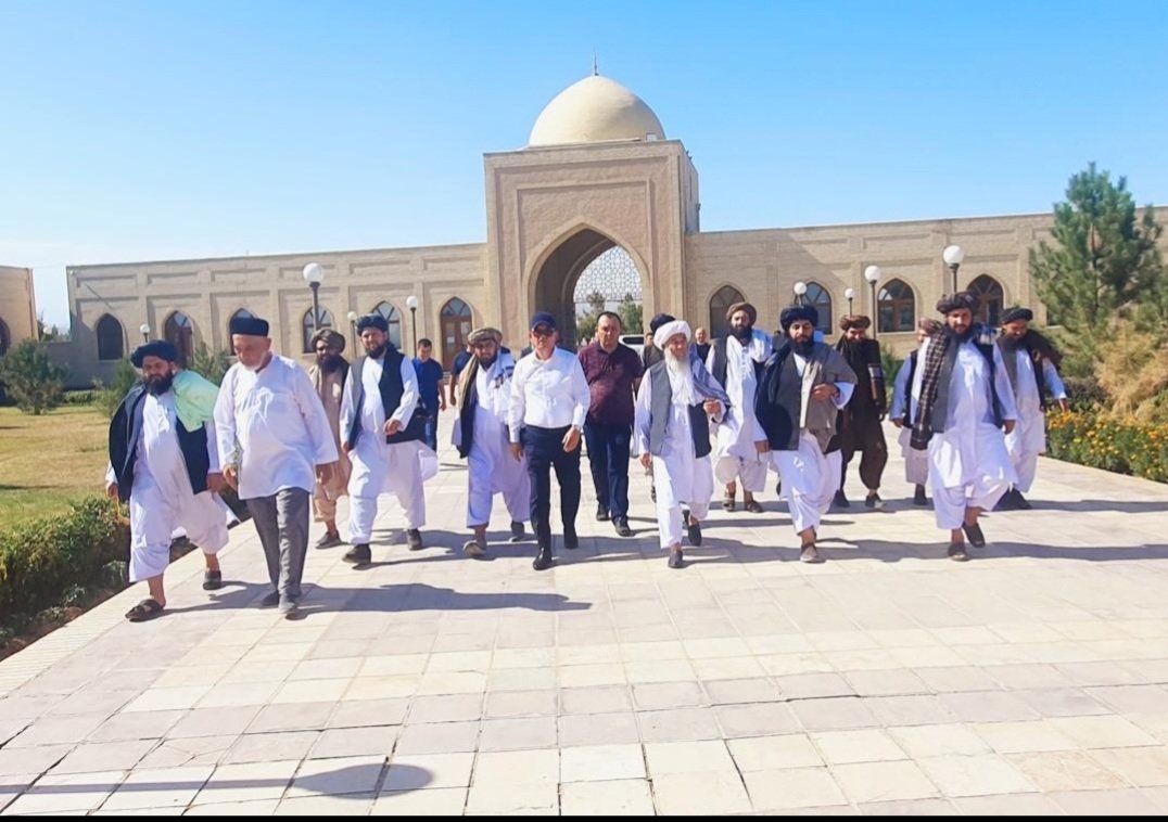Baryal_01's tweet photo. ❤د بلخ والي صاحب د ازبکستان هیواد سمرقند کې د سمرقند ولایت د ولایتي مسؤلینو او علماوو سره کتلي.لامو هم سر ولړی غواړم بکړی والو ❤ https://t.co/4ybdOXaTdD