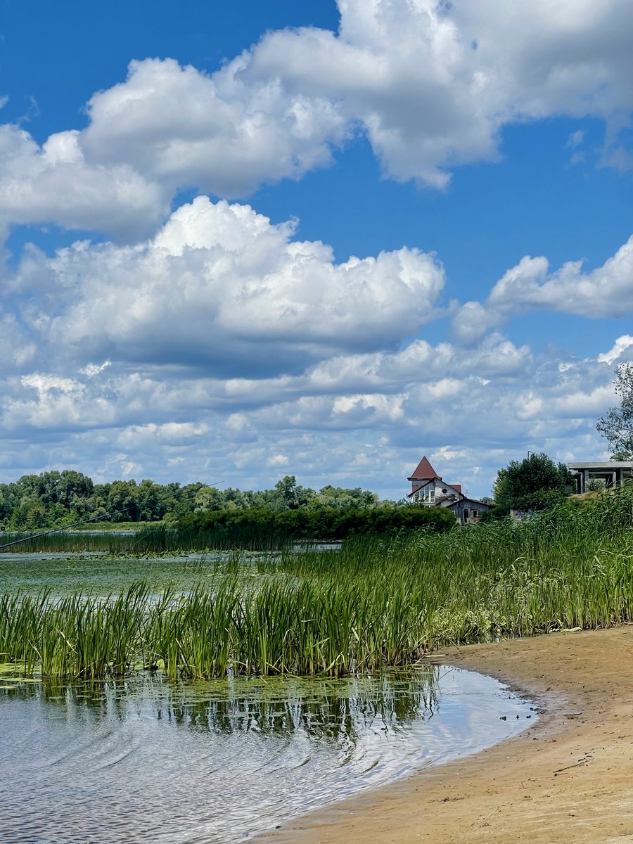 VitaVLev's tweet image. Dnipro river Kyiv #kyiv #dniproriver #sky #clouds