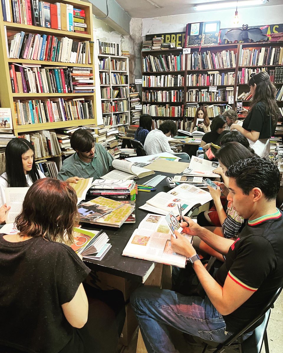 Haciendo collage con <a href="/hagocollage/">Mariana Mendivil</a>! 🧛🏽‍♀️✂️📚 💖