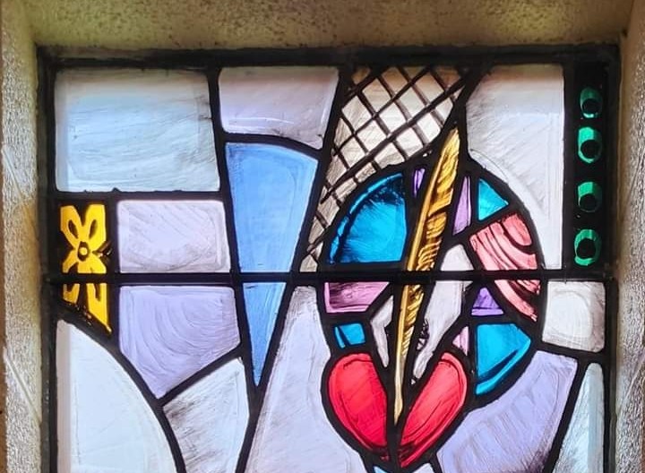 pcusabingewatch's tweet photo. First Presbyterian #MountClemens #Michigan
Handwriting on heart, imagery twice in Jeremiah (Jeremiah 17:1, & 31:33). Stones represent traditional belief in his martyrdom.
#stainedglassSaturday
#Presbyterian #pcusa @SynodCovenant #stainedglass #stainedglassart #stainedglasssummer https://t.co/Thk94wTJQW