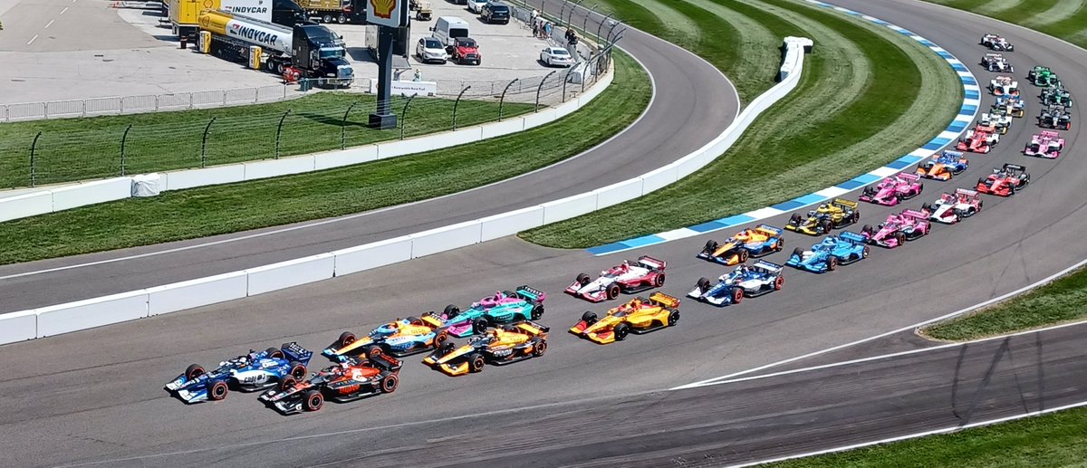 dchunt02's tweet photo. Green flag at Gallagher Grand Prix! #IMS #indycar https://t.co/4cFeWKaodw
