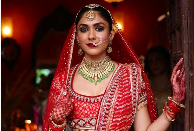 Cinema_With_PRD's tweet photo. Wow! @mrunal0801 absolutely blew me away with her outstanding performance in #MadeInHeaven2🎬

She is mesmerizing with her natural acting and totally nailed each &amp; every scene she featured in🔥

Highly recommend watching EP2. of #MIH2 ft. #mrunalthakur ❤️🥹 https://t.co/88lMI7PUms