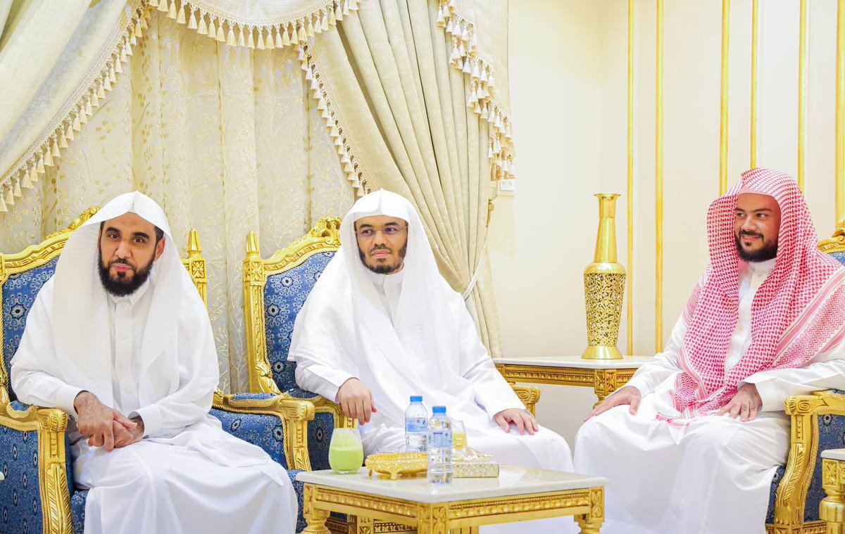 HaramainInfo's tweet photo. Imaams and officials of Masjid Al Haram visited Sheikh Maher Al Muayqali at his residence this evening https://t.co/a3hYKsndNu