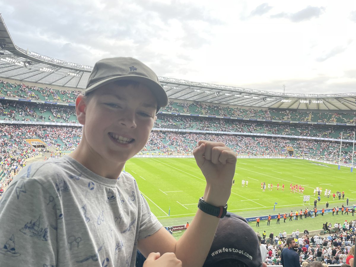 OriginalRobyn's tweet photo. Happy lad! #MatchDayGuiness https://t.co/o3AVNoSUSL