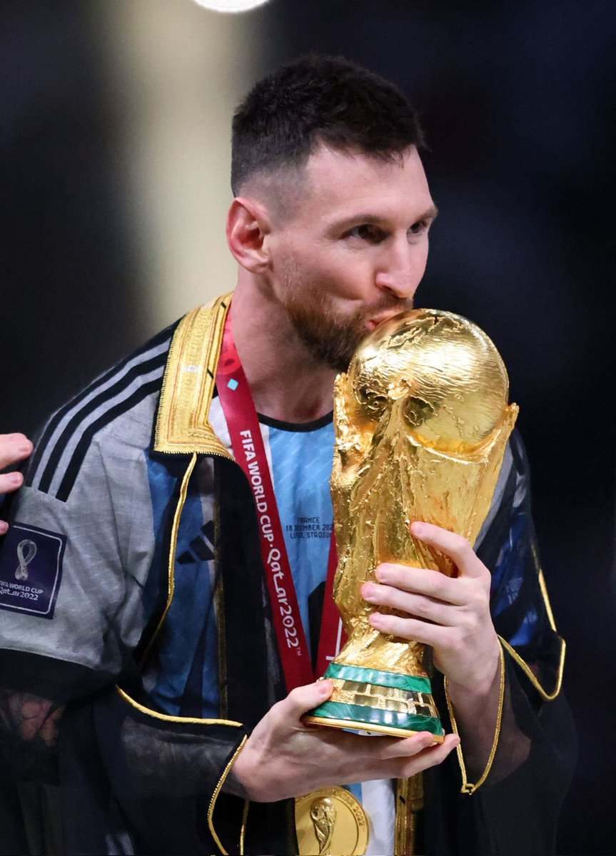 CrewsMat10's tweet photo. The best possible ending to the Messi vs Ronaldo rivalry 👏 https://t.co/QW3YZh4xqd