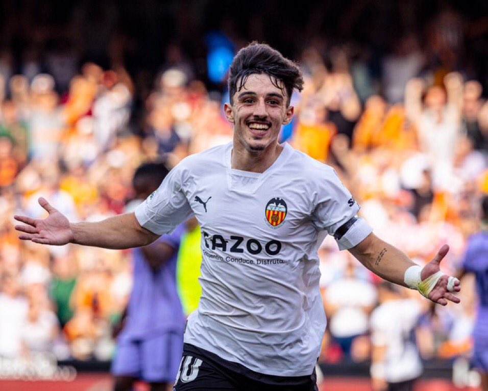 miabwlyd's tweet photo. Valencia's last four league wins have been thanks to Mestalla goals.
 2-1 against Valladolid with a goal by Xavi Guerra
 2-1 against Celta Vigo with the goal of Alberto Mari
 1-0 against Real Madrid with a goal from Diego Lopez
 2-1 against Sevilla, with a goal by Javi Guerra
🧡 https://t.co/f6AjURgUz5