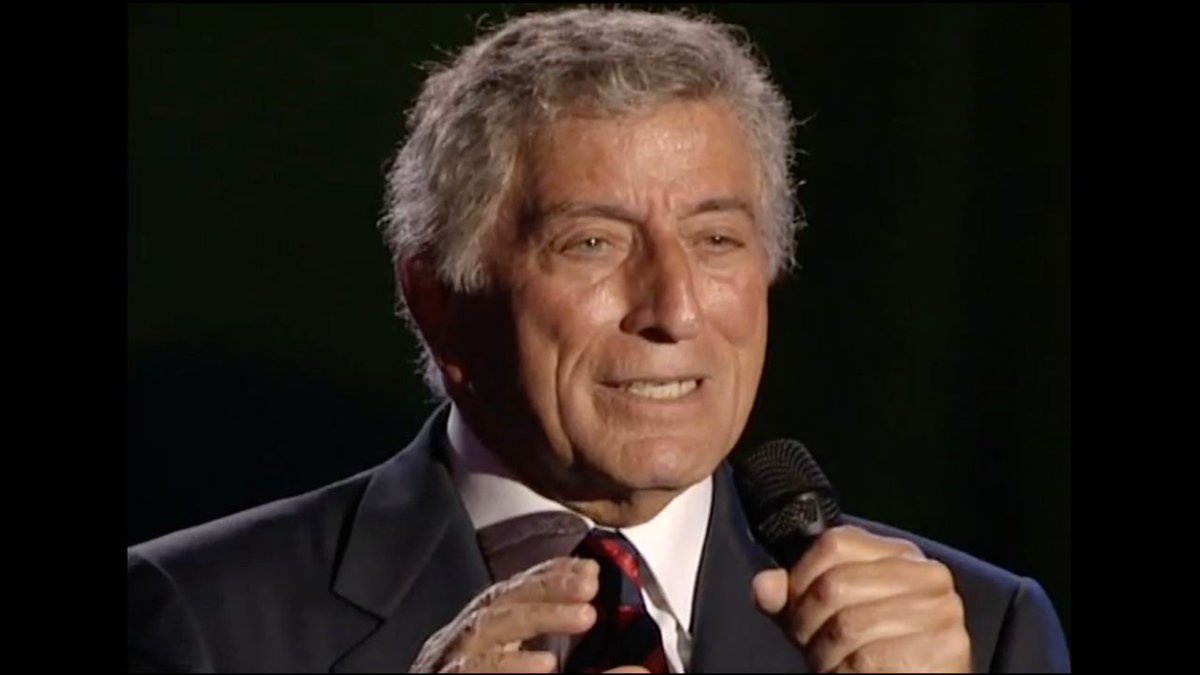 jazzessences's tweet photo. Tony Bennett (1926–2023): un artista que combinó el #Jazz y el Cancionero Estadounidense para elevar la cultura popular  https://t.co/7oE23ayzGC #JazzMasters https://t.co/bB6Rn8DcMZ