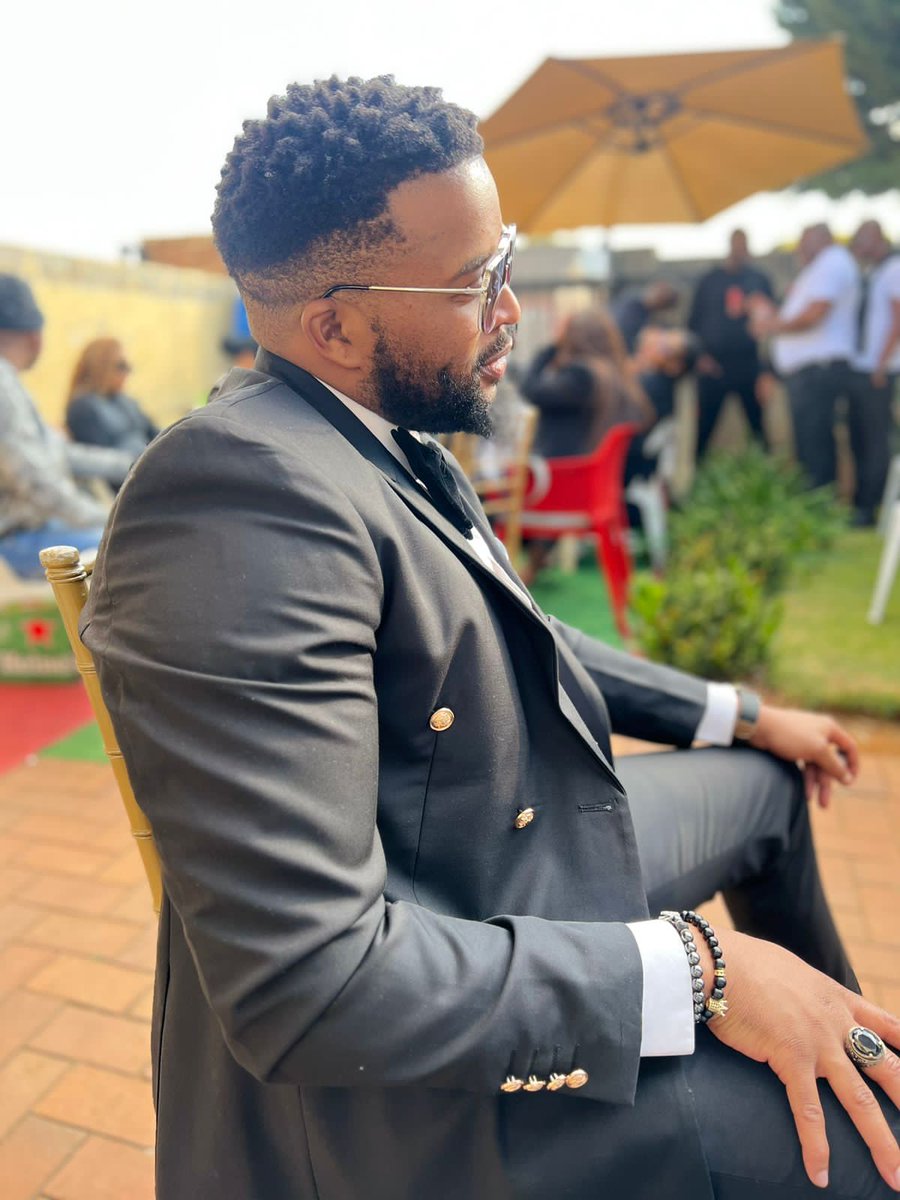 Nkodi's tweet photo. Why am still single mare? Wifey where are you?
#beardgang
#singleladies
#bachlor https://t.co/Cufn7ei1S5