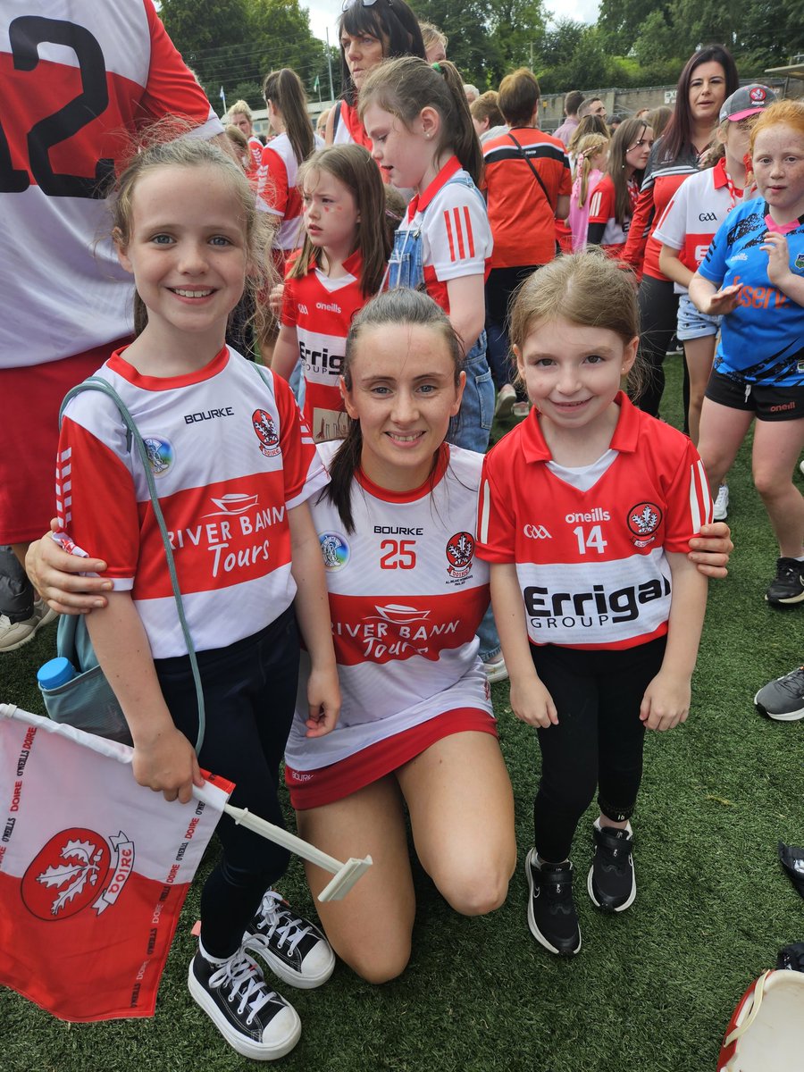 romamcd's tweet photo. Well done @DerryCamogie1 - _you are all heroes to the 'wee' camogs of the future #upderry #camogie https://t.co/URawSyrHMg