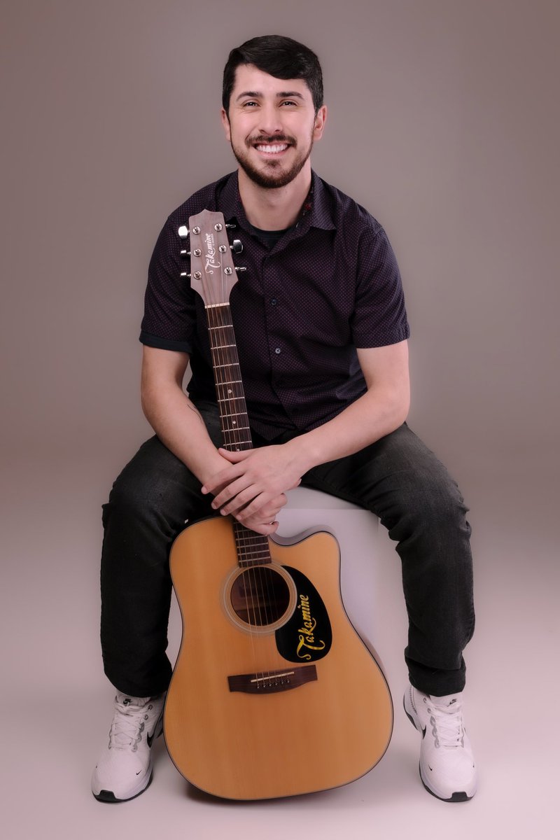 BohrerPery's tweet photo. Vivendo minha paixão e carreira na música com dedicação e profissionalismo. #musico #musician #singer #sing #singing #guitar #takamine #musically https://t.co/M2UZuq2qpV