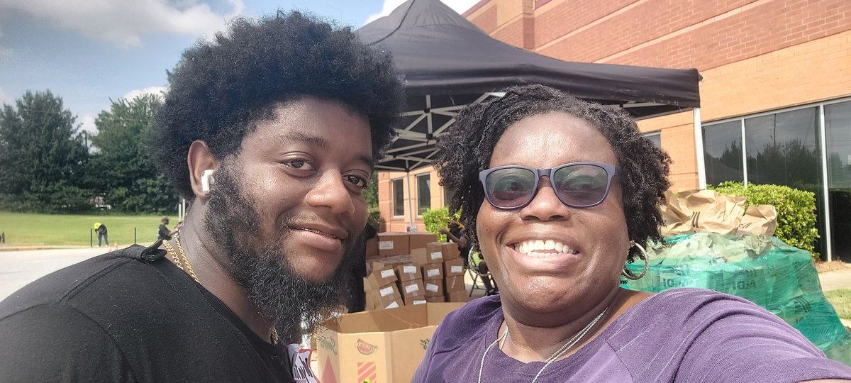 tyc250's tweet image. We spent our morning Volunteering! SBC Food Drive #Servolution @SBCGROWTH  on the #RCA grounds.