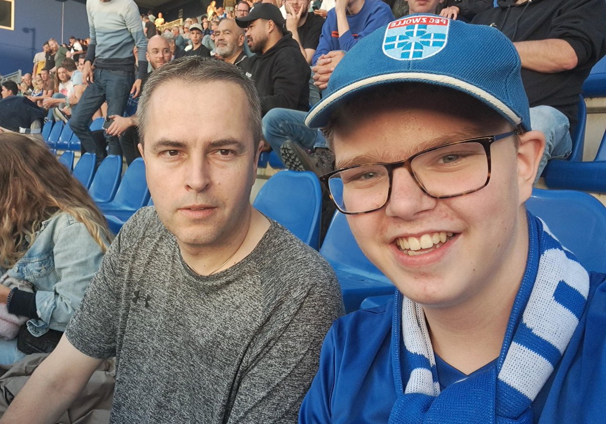 BarryWensink's tweet photo. Met @GertJantjuuh aanwezig bij @PECZwolle tegen @SpartaRotterdam #voetballuh #Eredivisie #zwospa https://t.co/ySb2mSzWAB