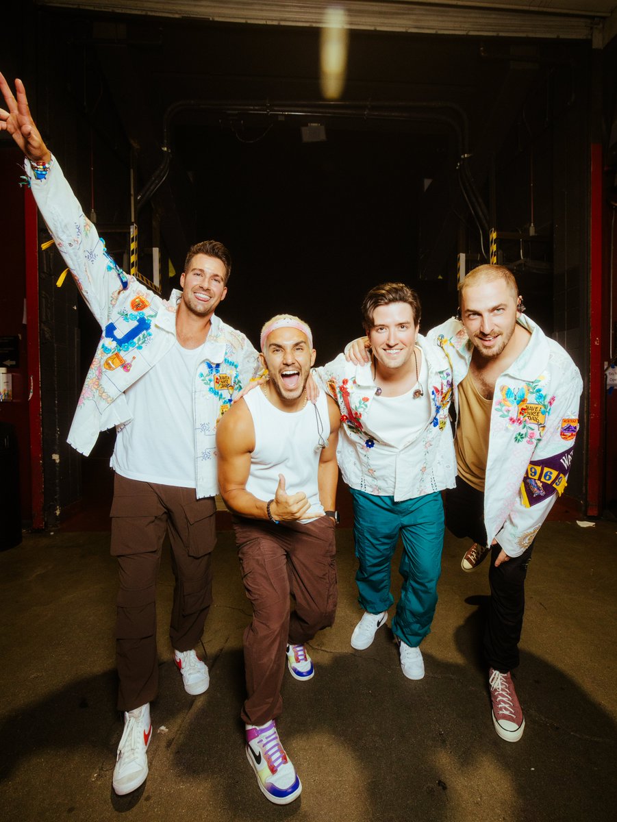 Backstage with @BigTimeRush! (📸: @AshleyOsborn / Kia Forum Photos)