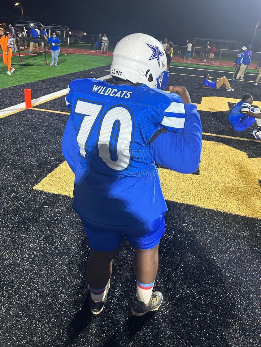 AddaryusH's tweet image. Locked n the whole szn 💯🥱
senior szn🔒🤞🏿
#smu 
#llmymomma💜