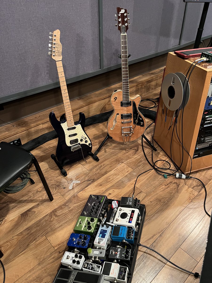tim9house's tweet photo. Tools in the studio yesterday @DuesenbergUSA @TylerGuitars 1965 Princeton, @BadCatAmps #tonefordays #Thankful https://t.co/7Ui9sjvPTz